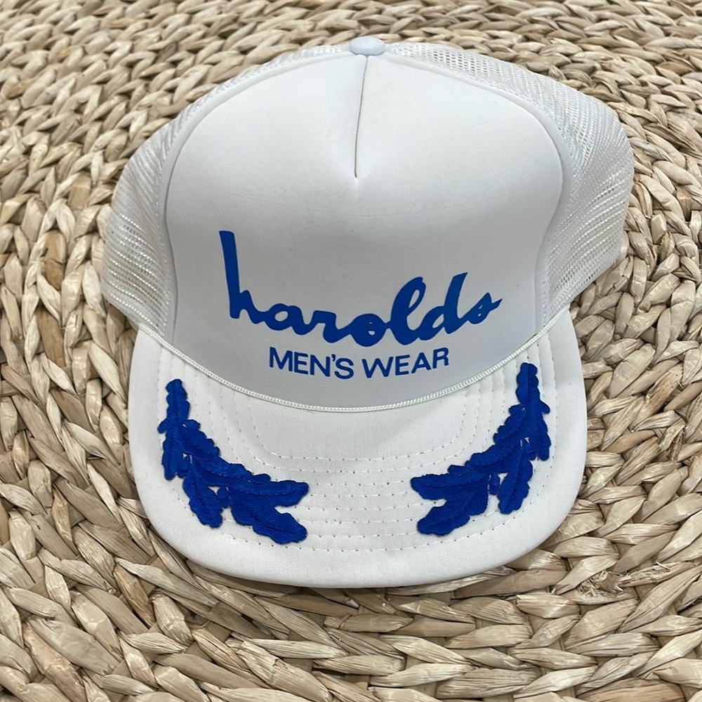Vintage Harold’s men trucker hat adjustable